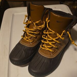 Nike ACG Woodside Boy's 7y Waterproof Hiking Boots